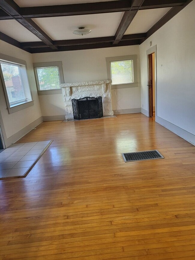 Photo - 2123 Pine St
