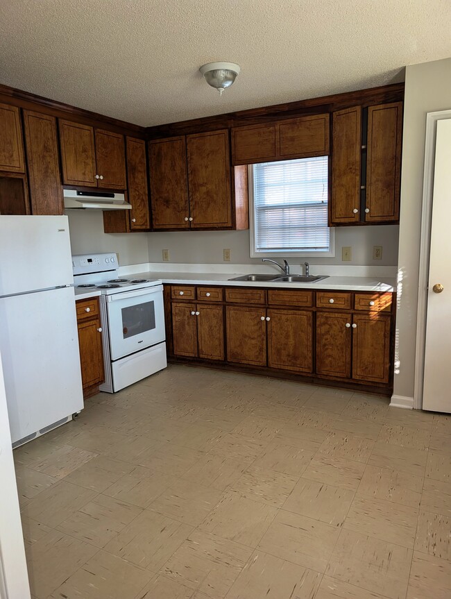 Photo - 2110 Shamrock Dr E