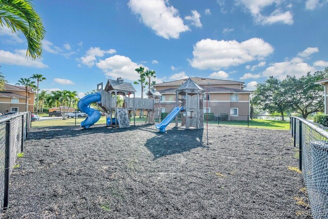 Building Photo - 3742 NW Mediterranean Ln Unit 307