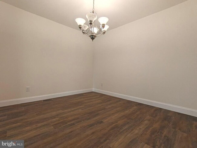 Photo - 104 Coventry Way