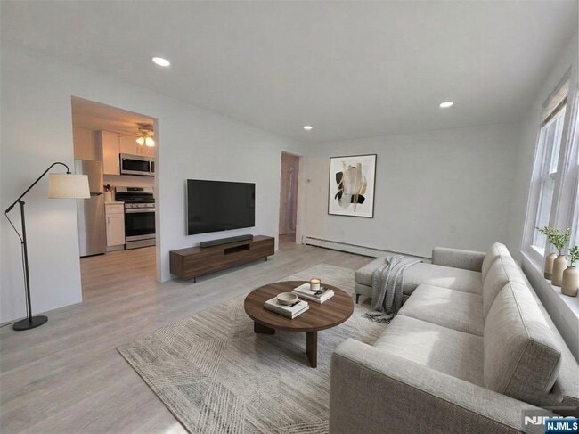 Photo - 683 Kingsland Ave