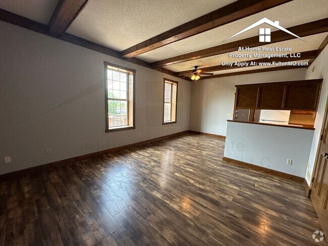 Building Photo - 103 E 10th St Unit 103 East 10th Street - Apartment 21