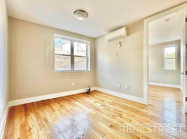 Photo - Super Sunny Gorgeous 2 Queen Size Bedroom in Prime Clinton Hill! Unit 2