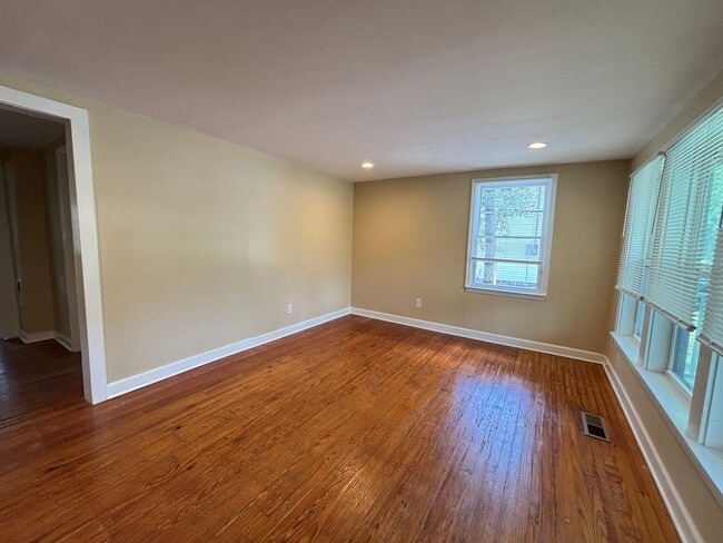 Photo - Available now! Freshly updated 3 bed 2 bath Downtown Summerville!