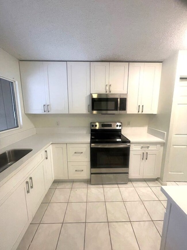Photo - Beautiful 4 bed/ 2 bath/ 2 parking In Kaneohe