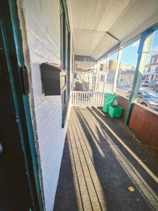 Photo - 625 Greenleaf St