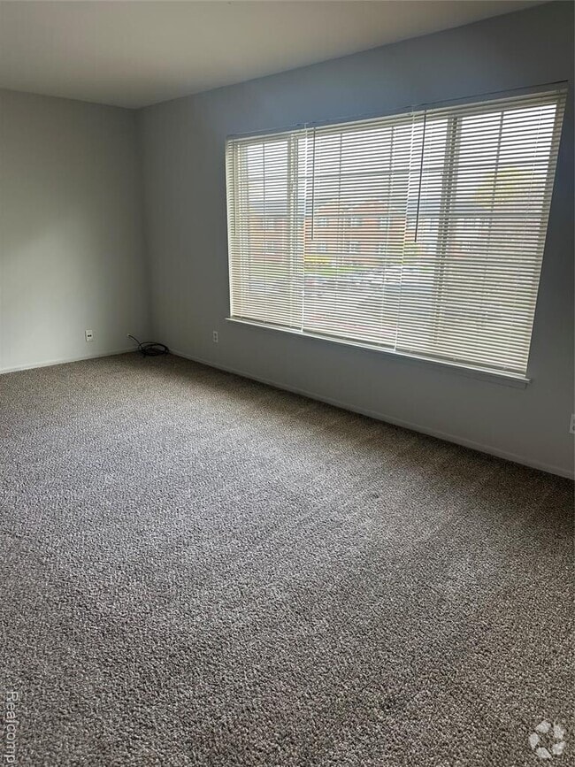 Building Photo - 25300 Shiawassee Cir Unit 202 Rental