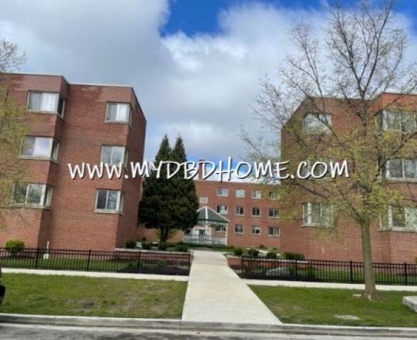Building Photo - The Huntington Rental