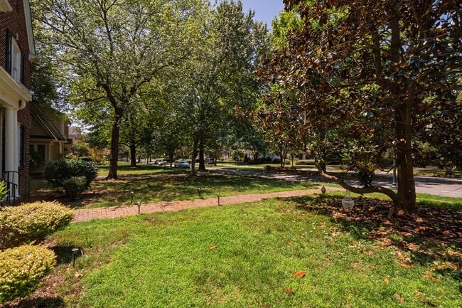 Photo - Stunning 3 bedroom FURNISHED MID-TERM RENTAL home in historic downtown Burlington