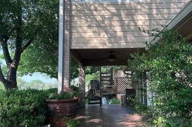 3325 Sherwin Dr