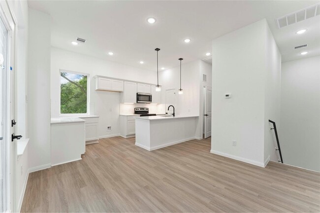 Building Photo - 5105 Mallow St Rental
