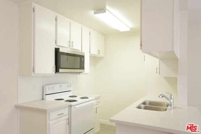 Photo - 536 S Manhattan Pl Unit 311