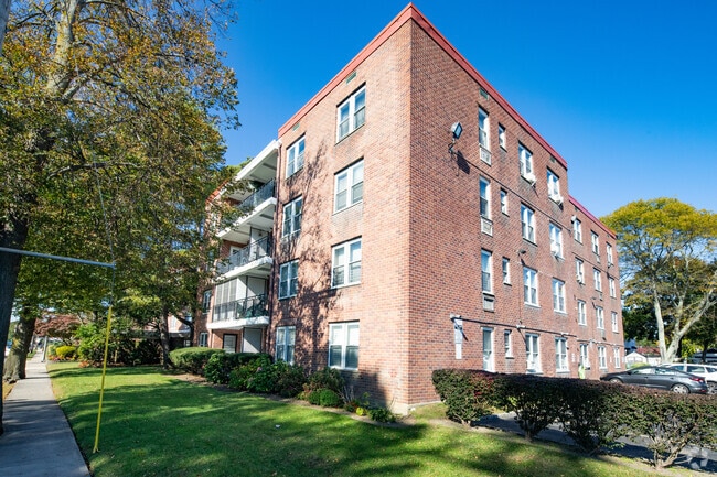 Photo - Country Club Manor