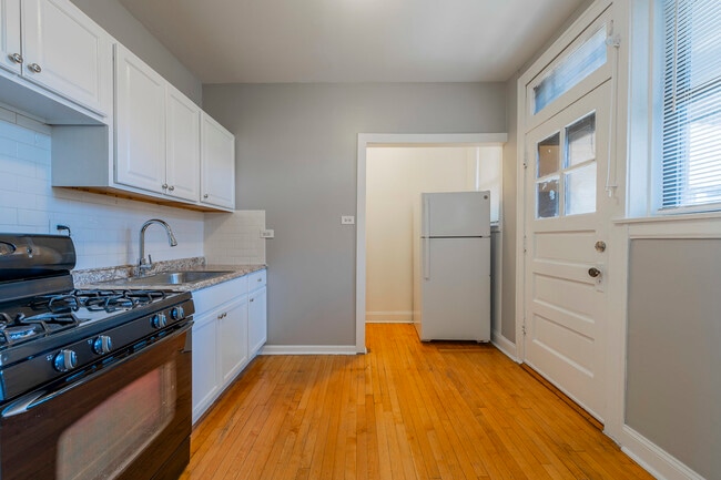 Photo - 2056 W Arthur Ave Unit 3W