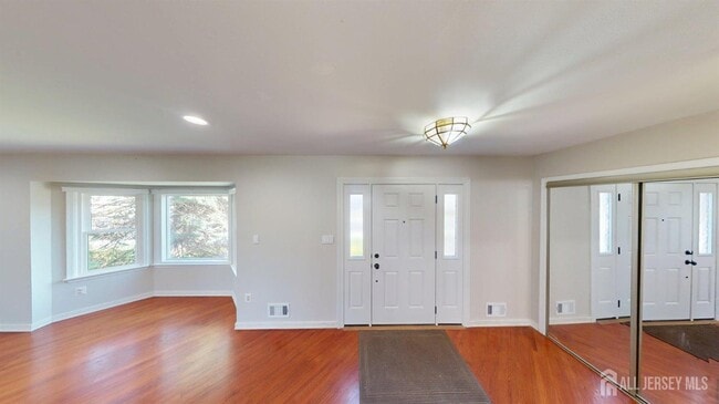 Photo - 77 Princess Dr