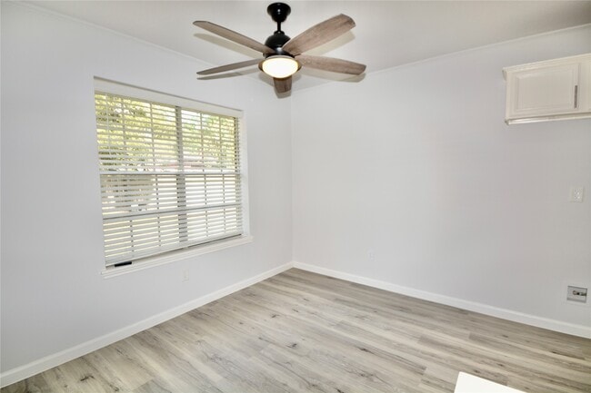 Photo - 2020 Ward St