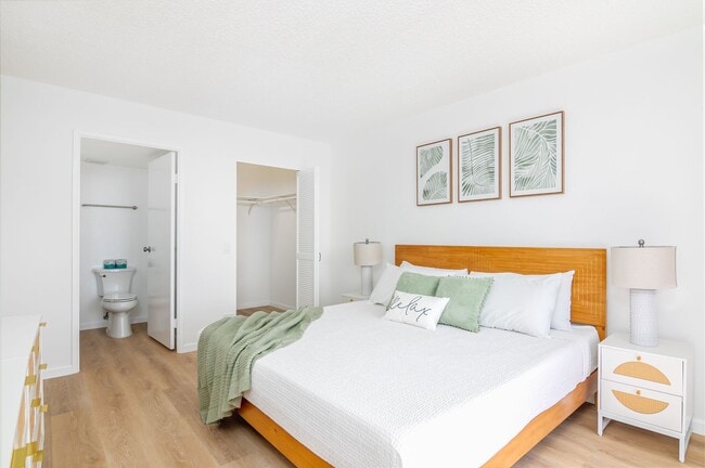 Photo - Beautifully Remodeled and Fully furnished 2 Bed 1.5 1 parking.  Available between March-Nov 30th Unit 804