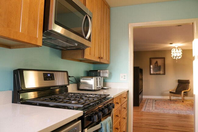 Photo - 2115 Ashwood Ave Unidad B Upstairs