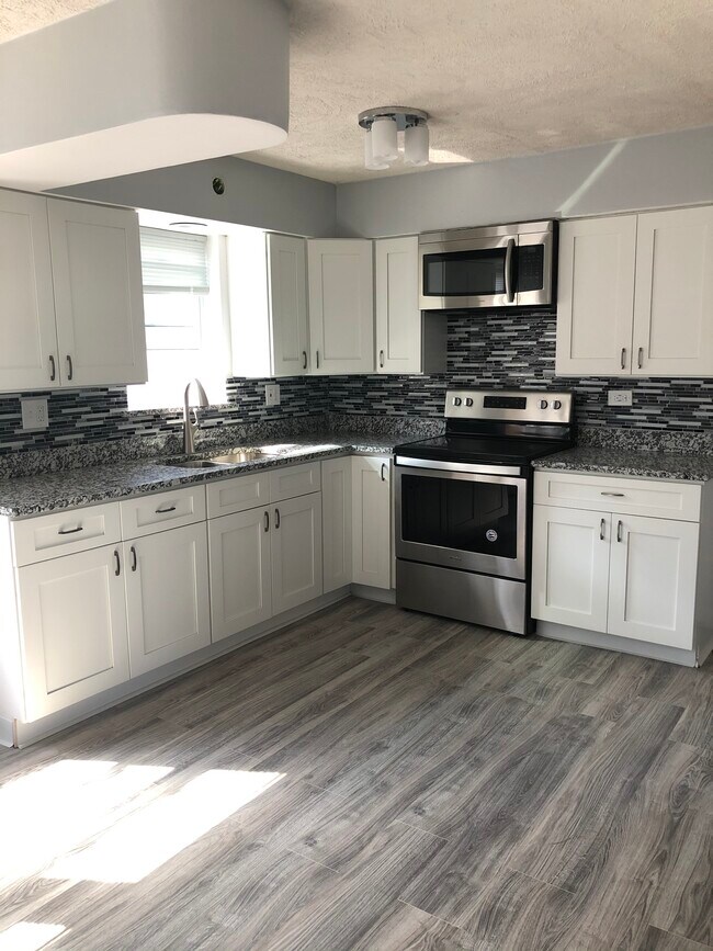 Photo - 3520 W 59th St Unidad #1