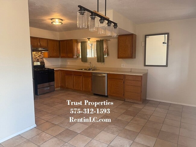 Photo - Spacious 2/1 close to everything