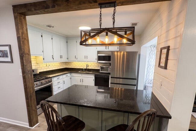 Photo - 118 Loizos Dr NW