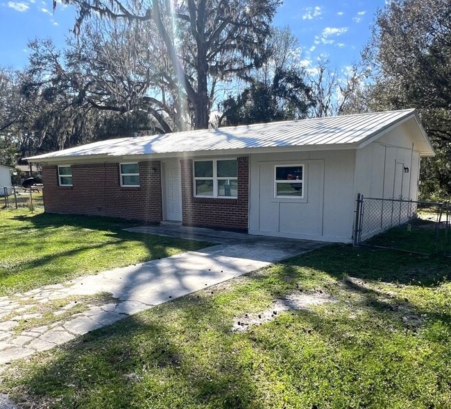 Building Photo - 138 NE Alpha Terrace