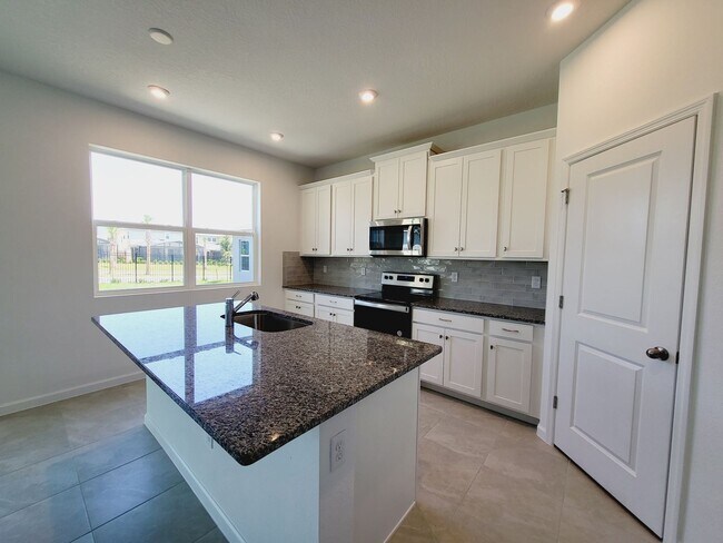 Photo - Spacious 5 Bedroom 3 Bathroom 2 Story Sing...