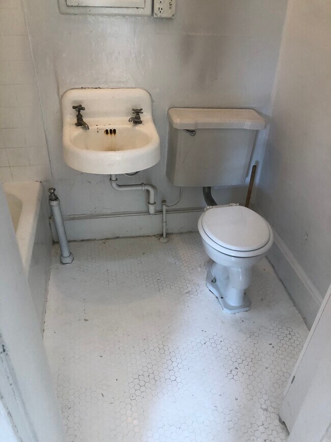 Photo - 74 S 1st St Unidad 2