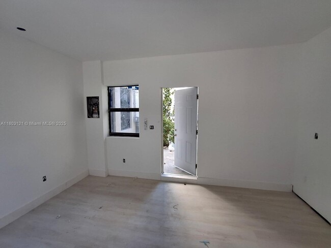 Photo - 539 SW 7th Ct Unit 721