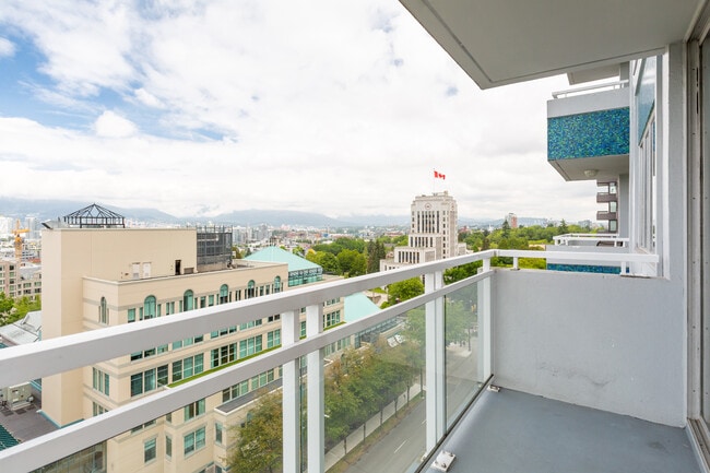 Photo - Hollyburn Court Unit 01007