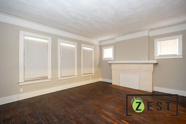 Building Photo - 3209-3211 Pasadena St Unit 3209 Pasadena (Lower)