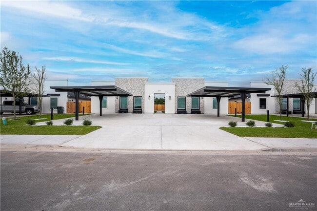 Building Photo - 31 Dragonfly St Unit 4