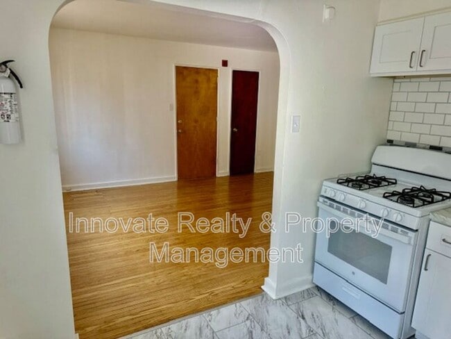 Photo - 402 Unruh Ave