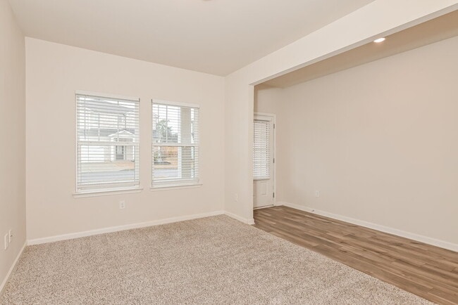 Photo - 5922 Green Ash Ct