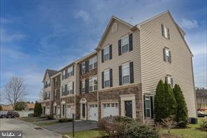 1644 Oakridge Ln