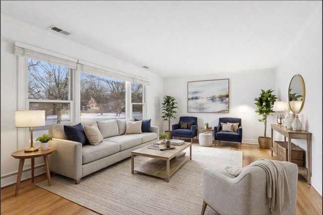 Photo - 645 Justina St