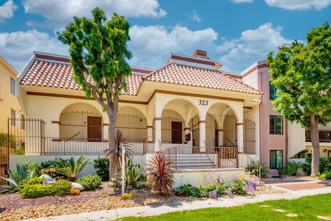 Building Photo - 323 N Jackson St