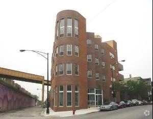 Building Photo - 1800 N Milwaukee Ave Rental