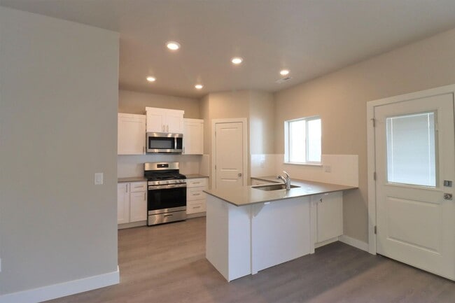 Photo - Brand New 3 bedroom Townhome In Cedar City...