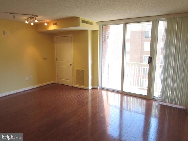 880 N Pollard St Unit 704