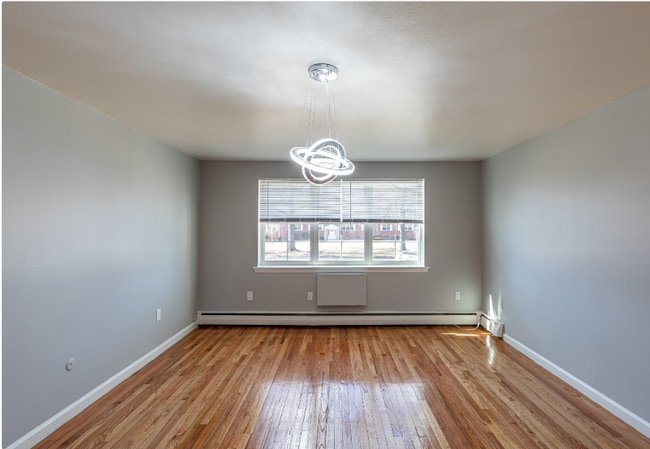 Photo - 72 Folly Brook Blvd