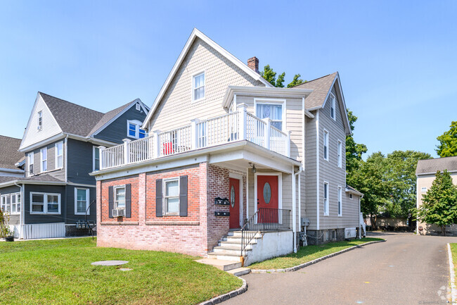 Building Photo - 10 Elm St Unit 1 Rental