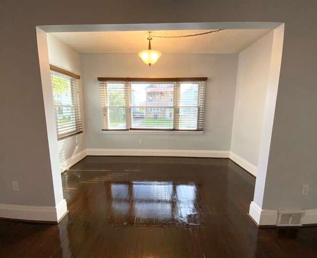 Photo - 40 Saint Florian St Unit Lower