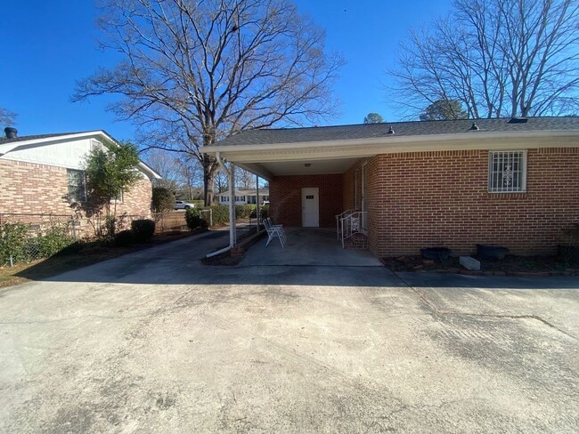 Photo - 1011 Veterans Rd