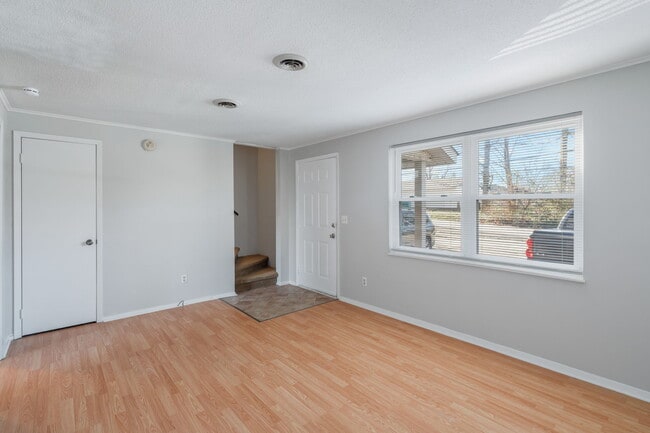 Photo - 302 Wakefield Rd