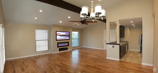 huge open floor plan - 6723 Eastridge Dr Rental