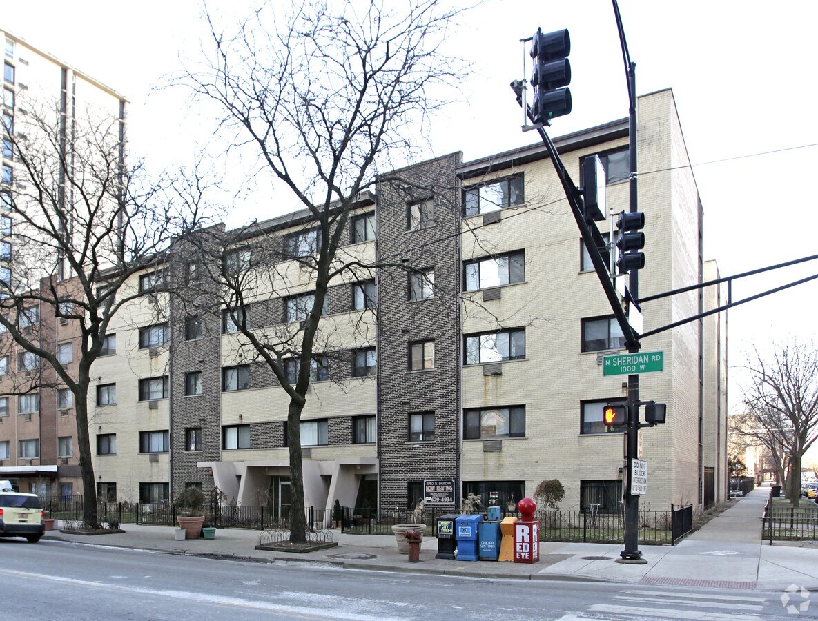 Photo - 5750 N Sheridan Rd Apartments