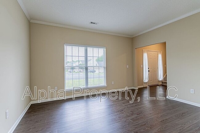 Photo - 8 Cotter Ln