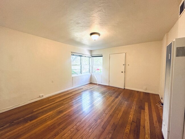 Photo - 1630 Woolsey St Unit B