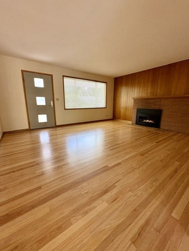 Building Photo - |NEW| ~ Charming Cedar Hills Ranch – Great Location! ~ Accepting Applications April 26 @ 5AM!